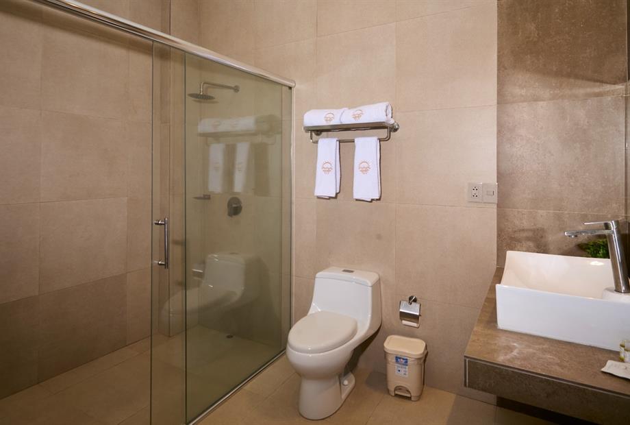 baño hab doble superior.jpeg