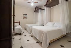 Londres - 2 Camas de Casal + 1 de Solteiro