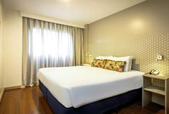 Standard Casal - 1 Cama Queen e 1 Sofá Cama, com sacada