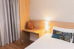 Luxo PcD - 1 Cama Queen e 1 Sofá Cama, com sacada