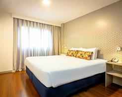 Standard Casal - 1 Cama Queen e 1 Sofá Cama, com sacada