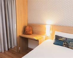 Luxo PcD - 1 Cama Queen e 1 Sofá Cama, com sacada