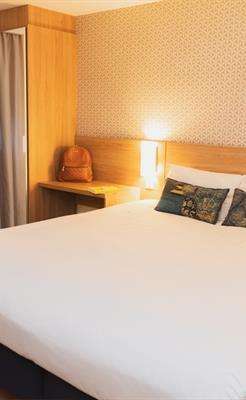 Luxo Casal PcD - 1 Cama Queen e 1 Sofá-Cama, com sacada