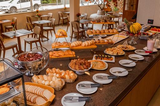 hotel champet 04-25-51.jpg