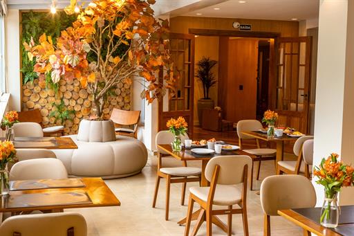 hotel champet 04-25-84.jpg