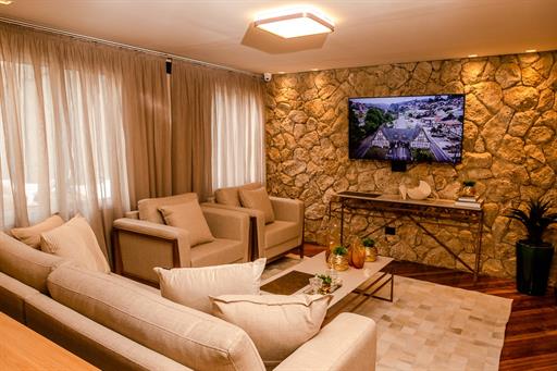 hotel champet 04-25-91.jpg