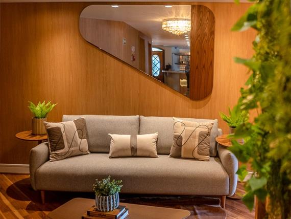 hotel champet 04-25-11.jpg