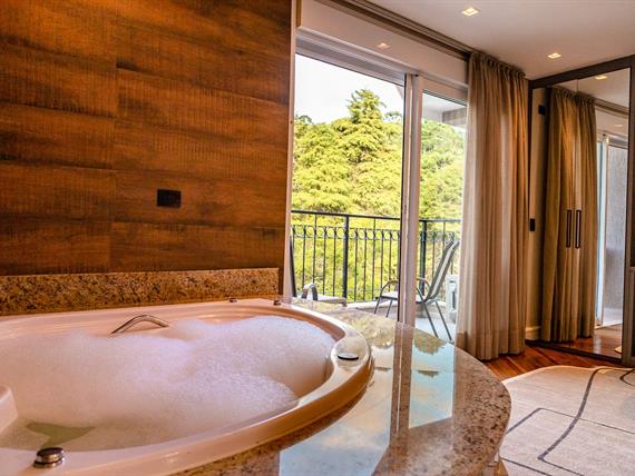 hotel champet 04-25-96.jpg