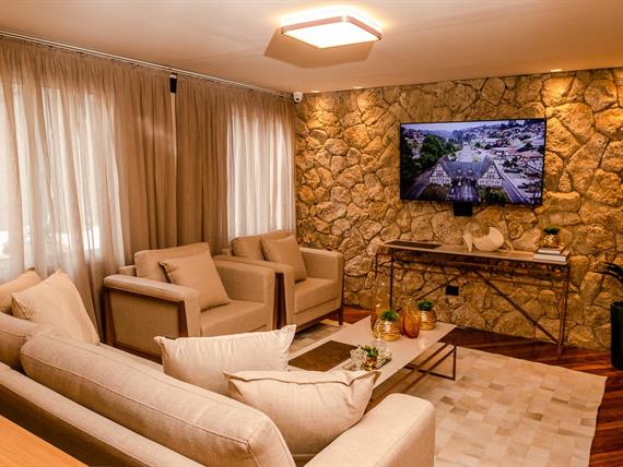 hotel champet 04-25-91.jpg