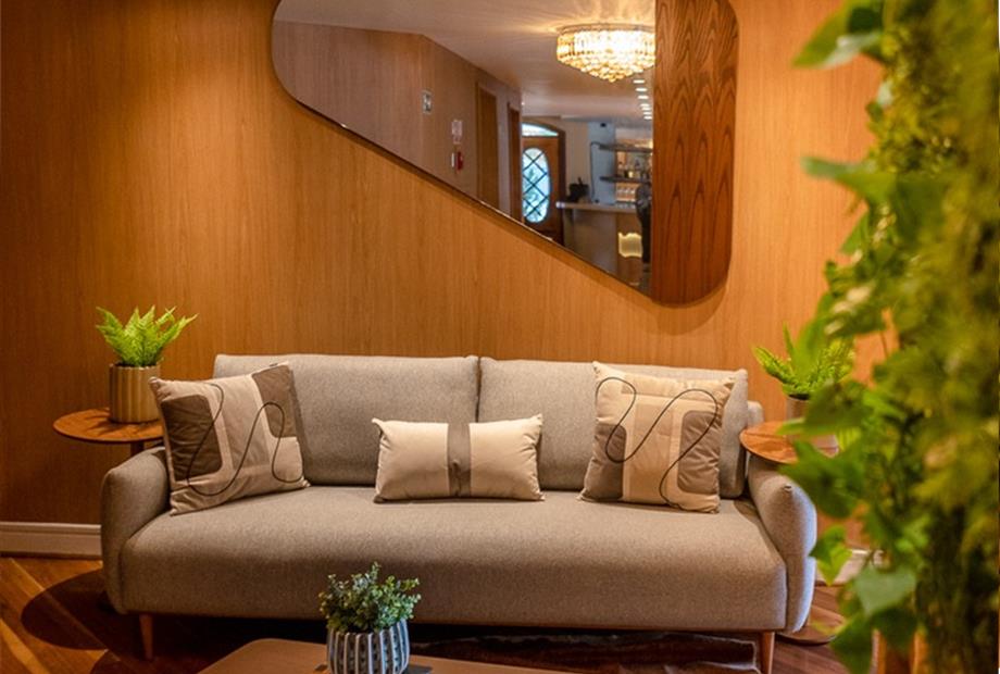 hotel champet 04-25-11.jpg