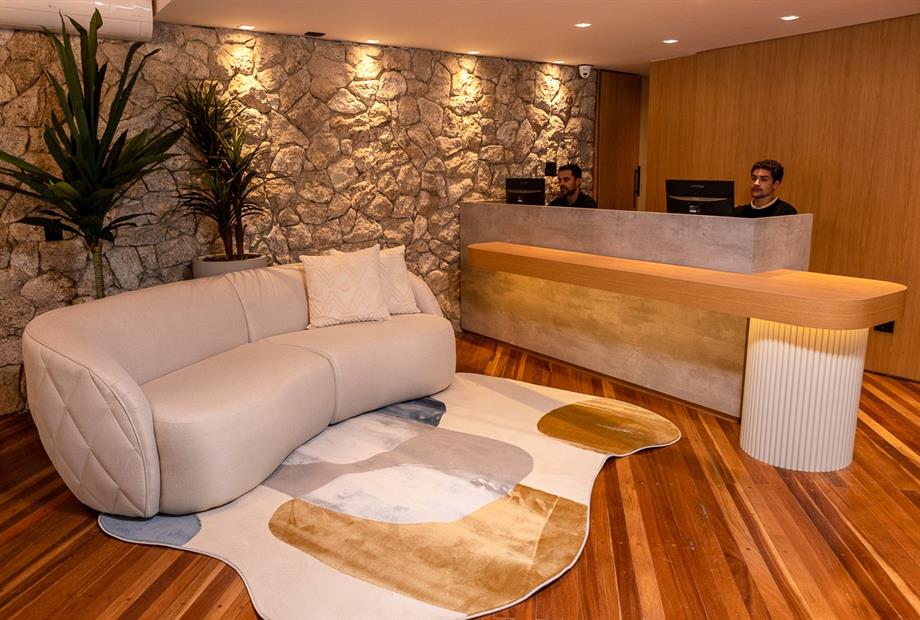 hotel champet 04-25-90.jpg