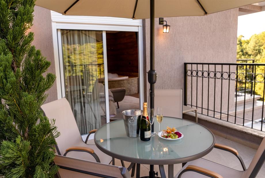 hotel champet 04-25-92.jpg