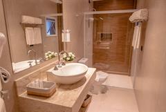 Apartamento Superior com Janela e Cama Queen