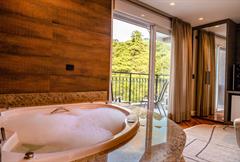 Imperial Suite  com Varanda, Banheira de Hidromassagem e Cama King