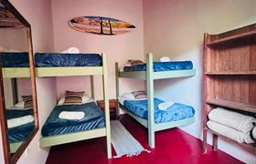 Quarto Quádruplo com Banheiro Privativo Externo do Pousada da Rosa Bonete