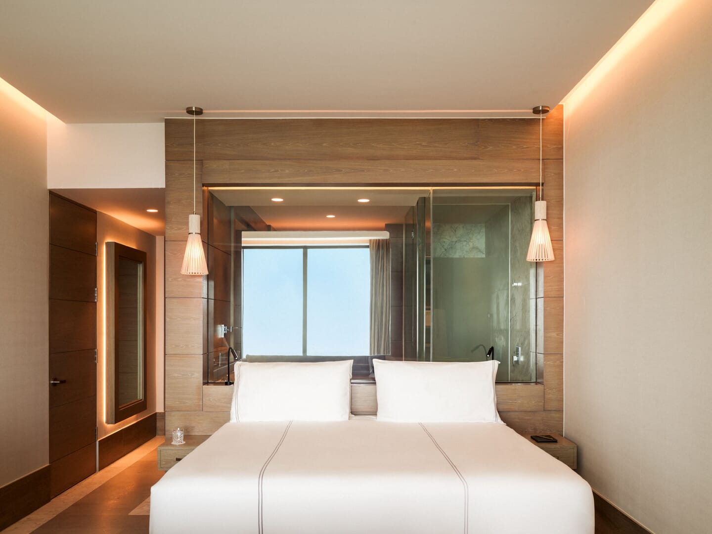 Delight King  - 09_delightking_bedroom-wide angle 3-ocean.jpg