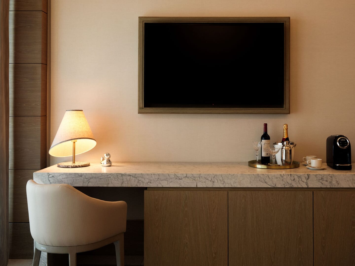Sls Elite 2 Queen - 10_delightking_bedroom-credenza.jpg