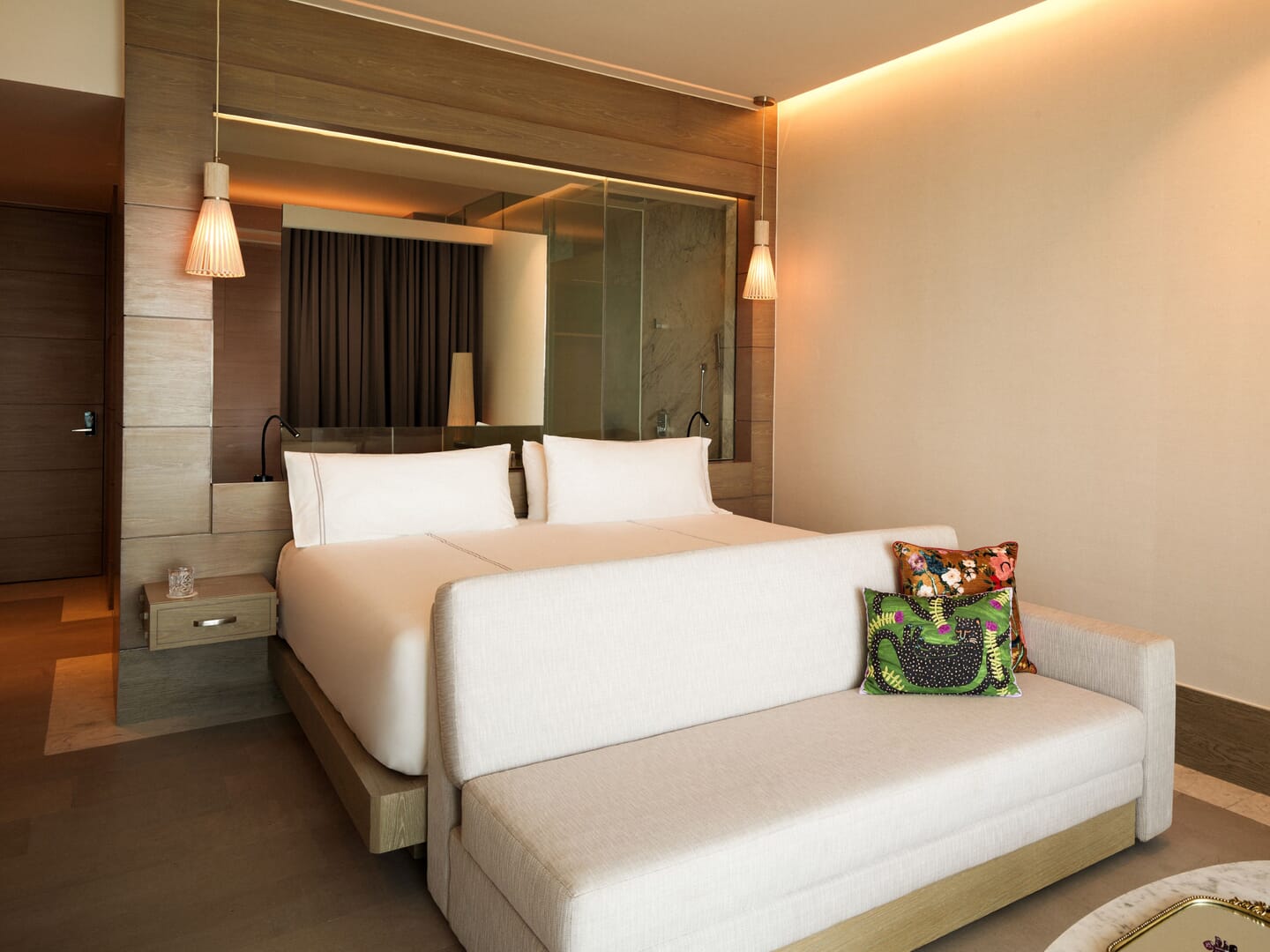 Euphoria Suite King - 01_delightking_1406_0082_bedroom.jpg