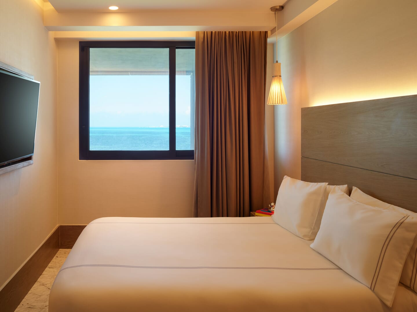 Euphoria Suite King - euphoria suite king.jpg