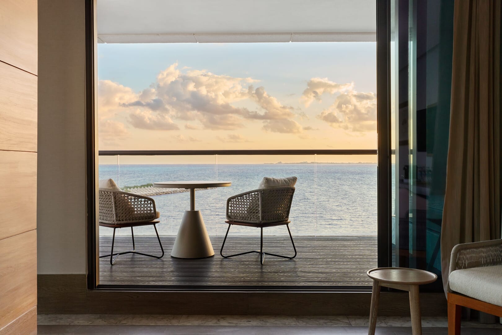 Euphoria Corner Suite Ocean View King - euphoria_corner_suite_ocean_view_king (1).jpg
