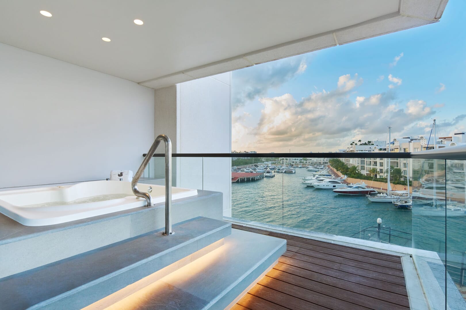 Euphoria Corner Suite Ocean View King - euphoria_corner_suite_ocean_view_king (6).jpg