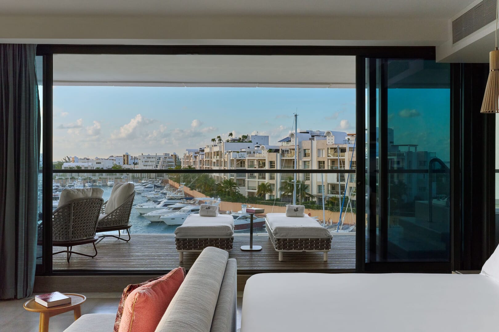 Euphoria Corner Suite Marina View King - euphoria_corner_suite_marina_view_king_1.jpg