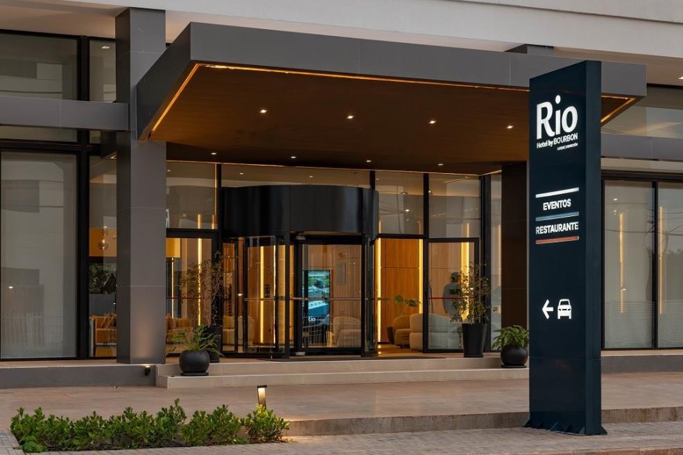 a. rhasu_ingreso hotel.jpg