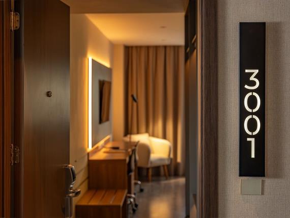 h. rhasu_ingreso uh.jpg