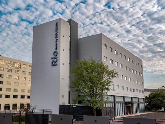 a. rhasu_fachada lateral izquierda.jpg