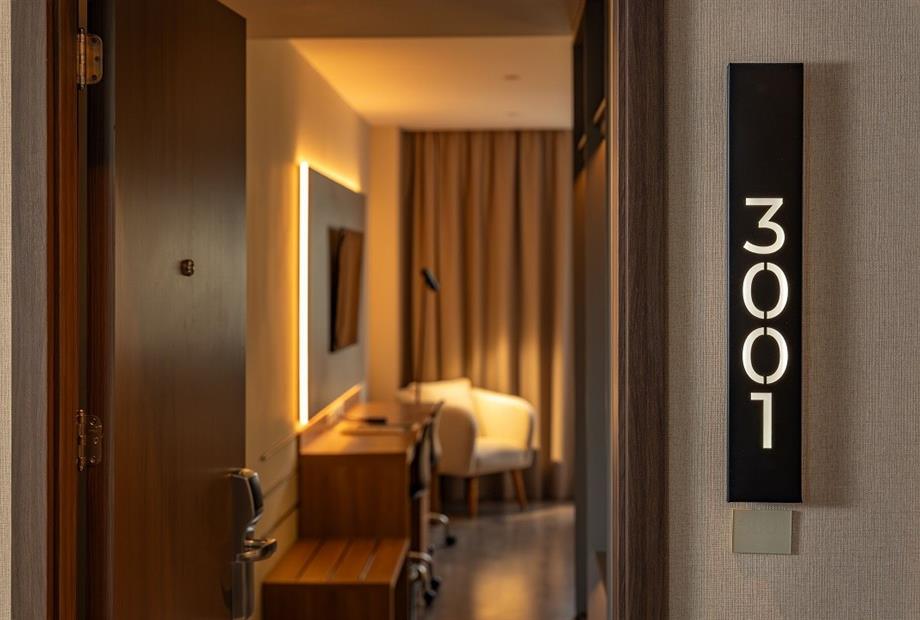 h. rhasu_ingreso uh.jpg