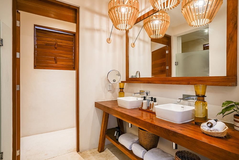 Beachfront Penthouse With Plunge Pool. - 7 bathroom.jpg