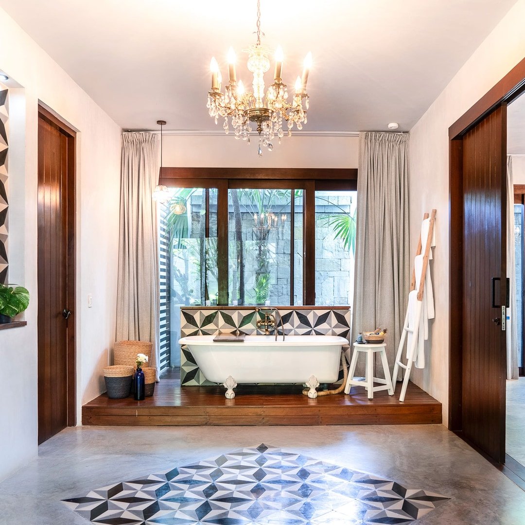  Ground Floor Master Suite At Lula By La Zebra - 6 bathtub - ground floor master suite.jpg