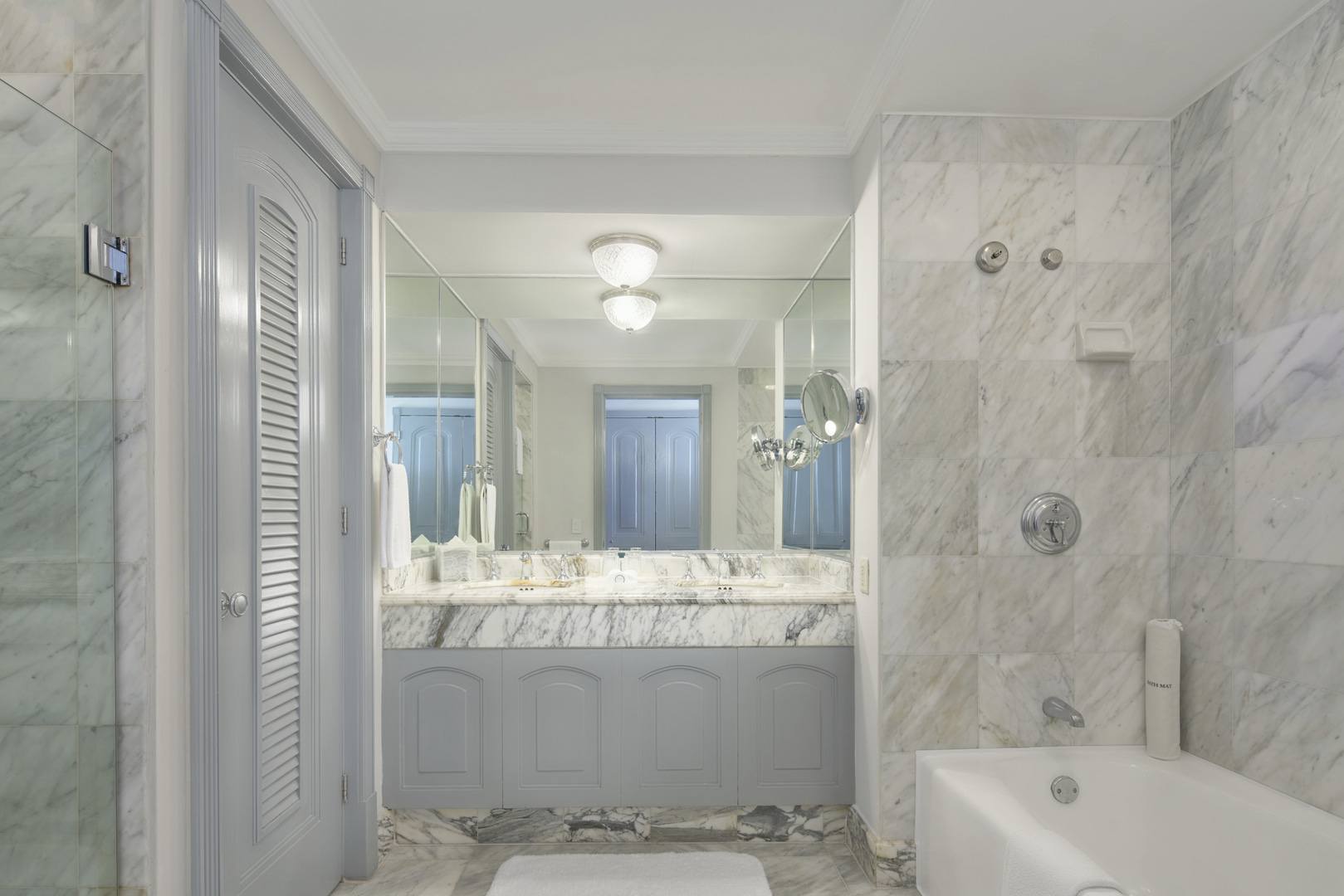 Club Seafront Suite - 4.jpg