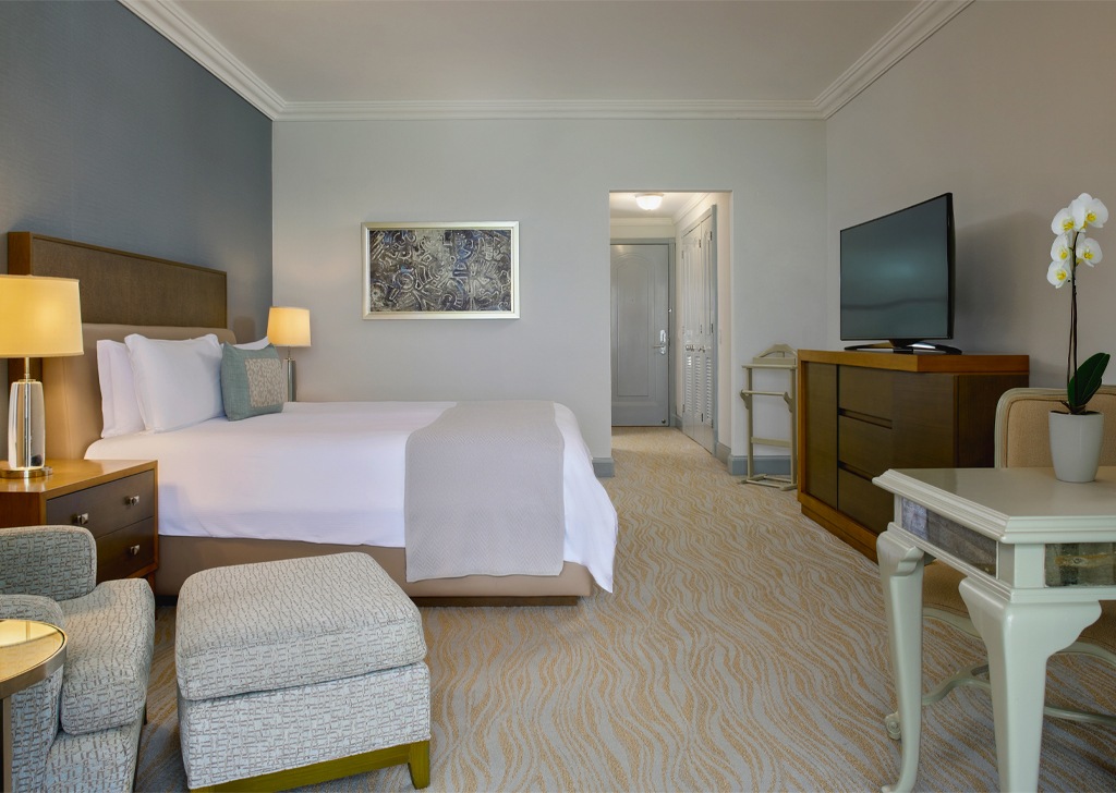 Deluxe Seaside King Room - 1.1.jpg