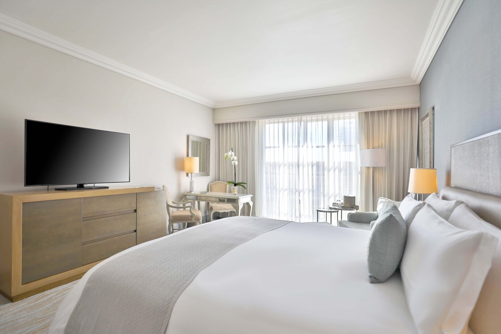 Deluxe Seaside King Room - 2.jpg