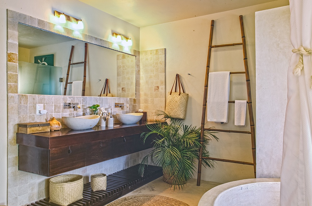 Penthouse With Plunge Pool - bathroom.jpg