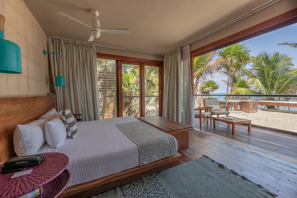 Partial Sea View - miamor_room18_-18.jpg