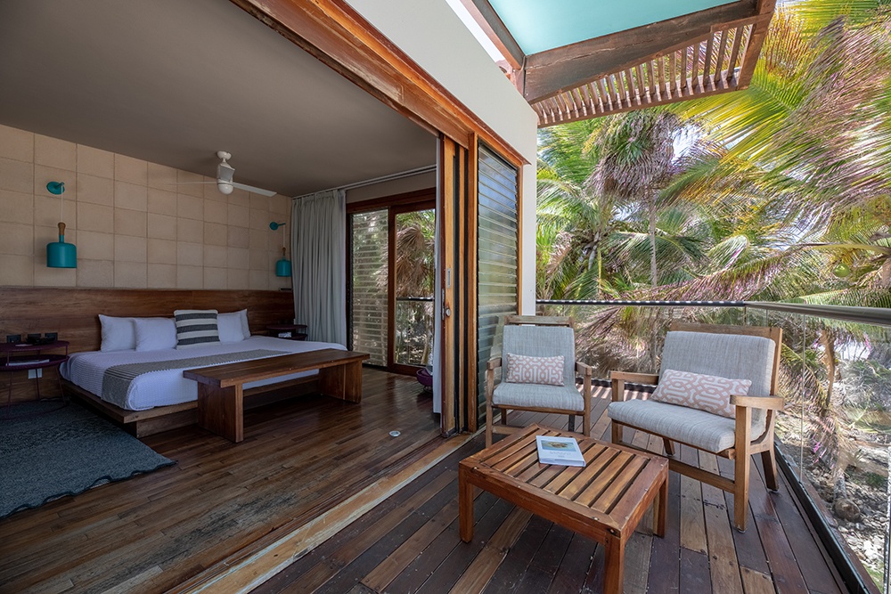 Partial Sea View - miamor_room18_-21.jpg