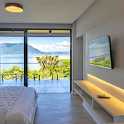 Suíte Banho de Estrelas — Vista para o Mar e as Montanhas #8