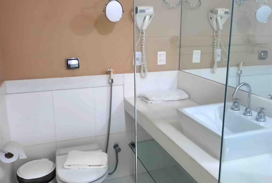 Bahiamar hotel- banheiro 3.jpg