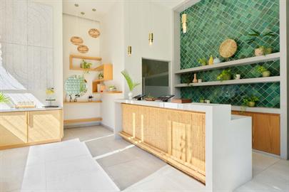 kmx-pdc1_lobby_217_kayak owned_1.jpg