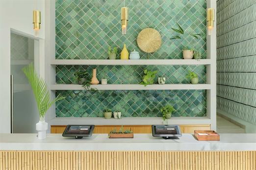 kmx-pdc1_lobby_187_kayak owned_1.jpg