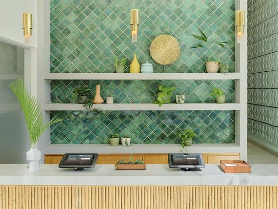 kmx-pdc1_lobby_187_kayak owned_1.jpg