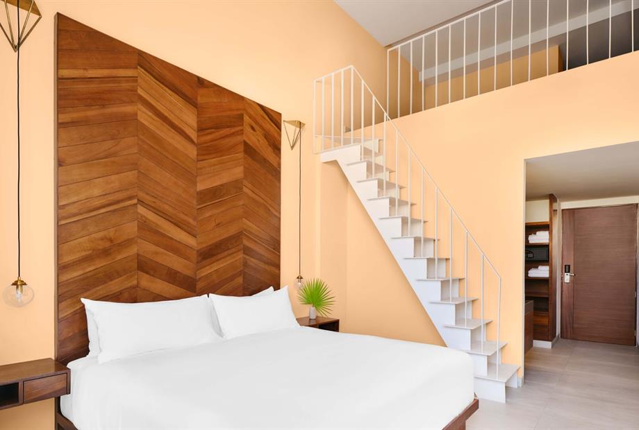 kmx-pdc1_playaloft_530_kayak owned.jpg