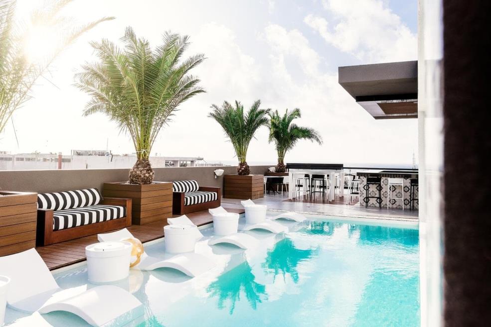 kayak_luna_rooftop_3.jpg