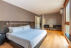 Suite 1 King Bedroom - City View