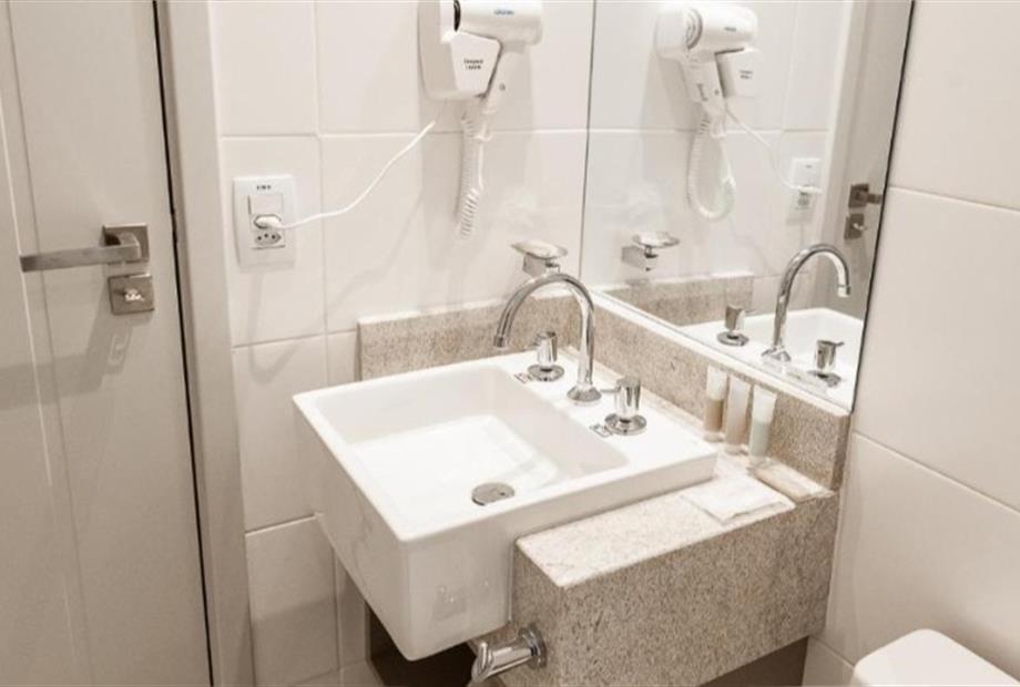 shpa - studio superior king - banheiro (1).jpg