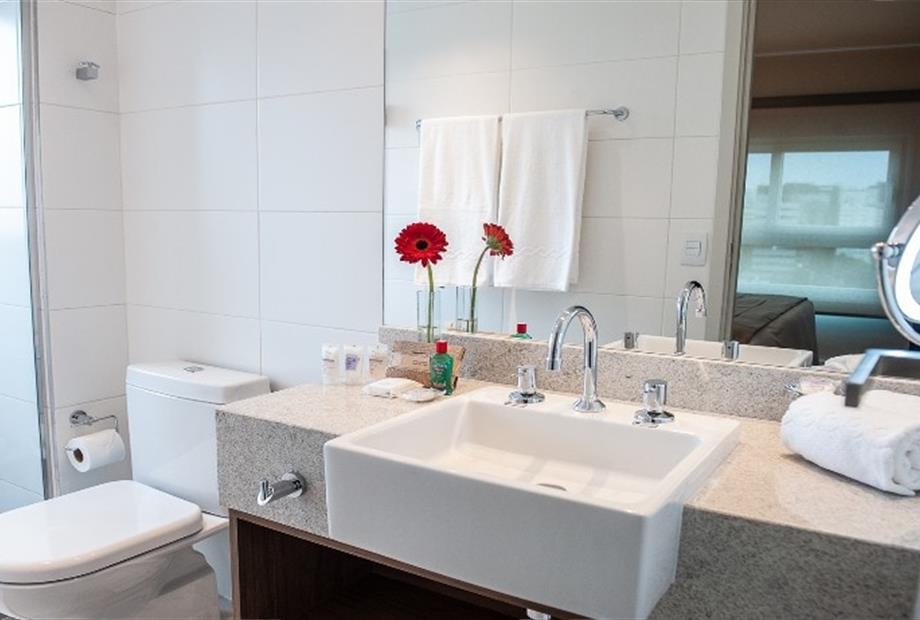 shpa - suíte superior twin - banheiro.jpg