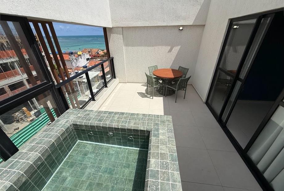 piscina - mesa - vista da varanda.jpg