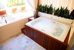 Quarto Duplo com Banheira de Hidromassagem